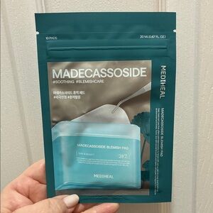 [ FREE w/ $15 purchase ] Mediheal Madecassoside Blemish Pads